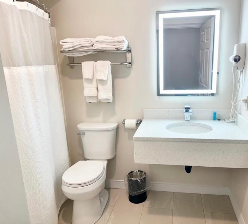 מערב ספרינגפילד Baldwin Inn And Suites מראה חיצוני תמונה