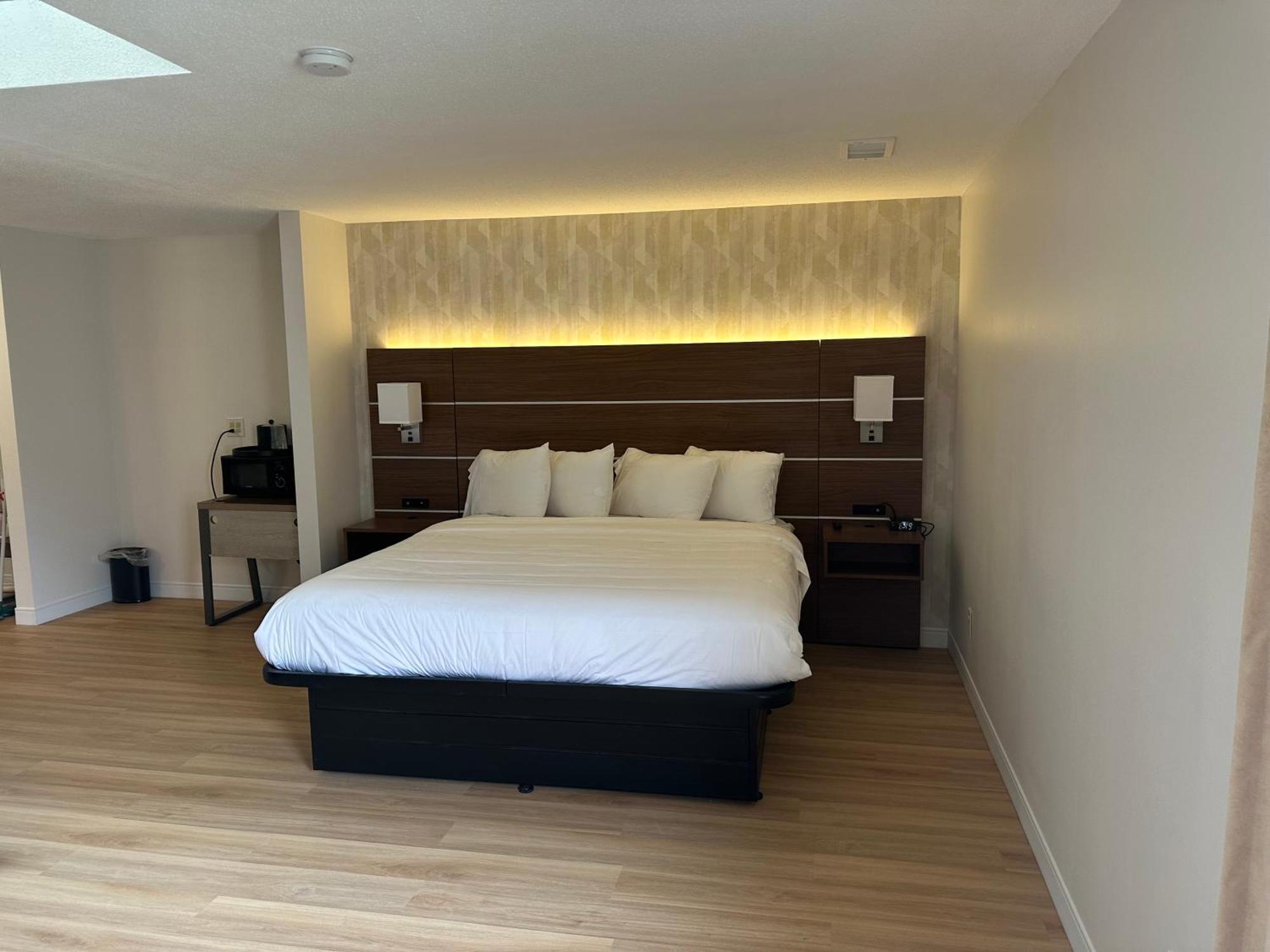 מערב ספרינגפילד Baldwin Inn And Suites מראה חיצוני תמונה